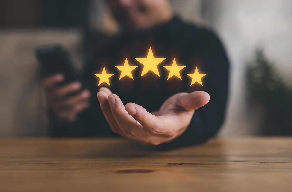 man giving 5 star review